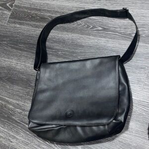 Classic Black Leather Messenger Bag - Men